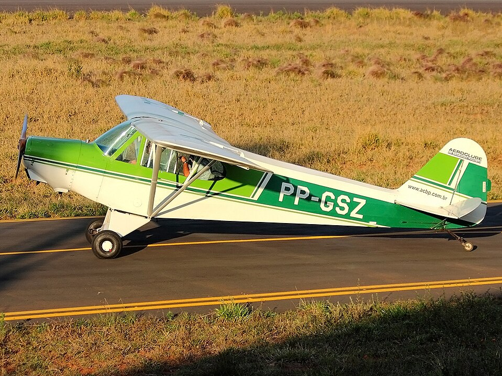 Aeronave com trem de pouso convencional
